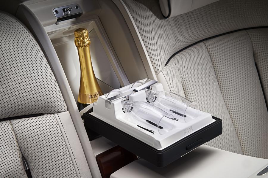 Детали интерьера Rolls-Royce Phantom EWB Chengdu 2018 года  (фото 7 из 20)